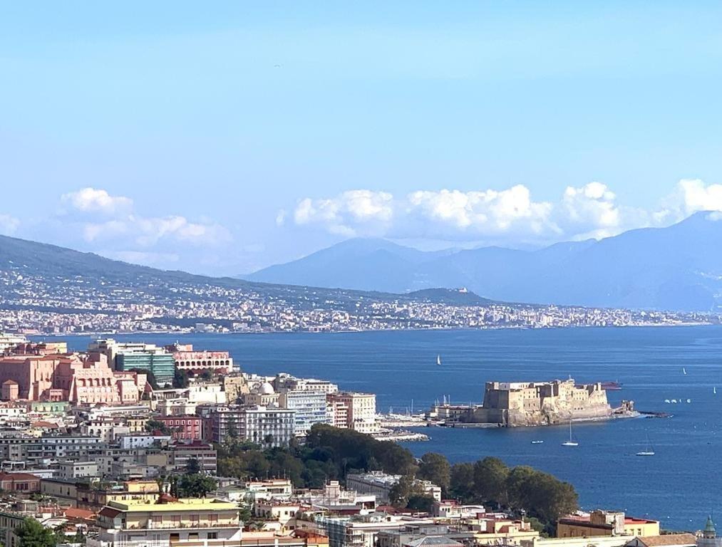 Appartement La Terrazza Sul Porto à Naples Extérieur photo
