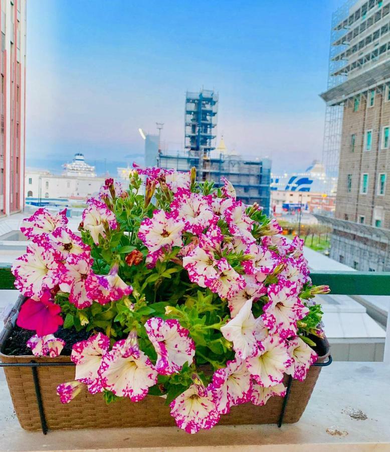 Appartement La Terrazza Sul Porto à Naples Extérieur photo