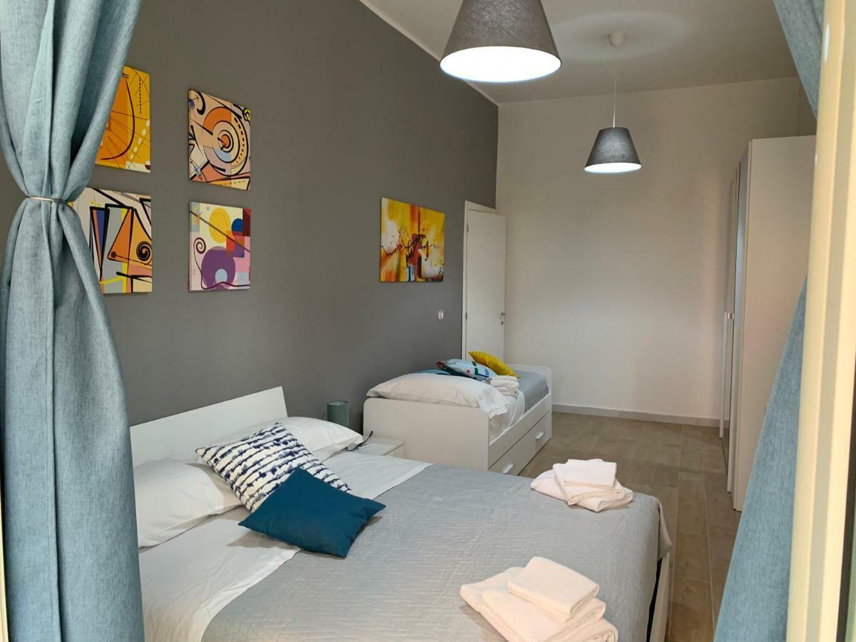 Appartement La Terrazza Sul Porto à Naples Extérieur photo